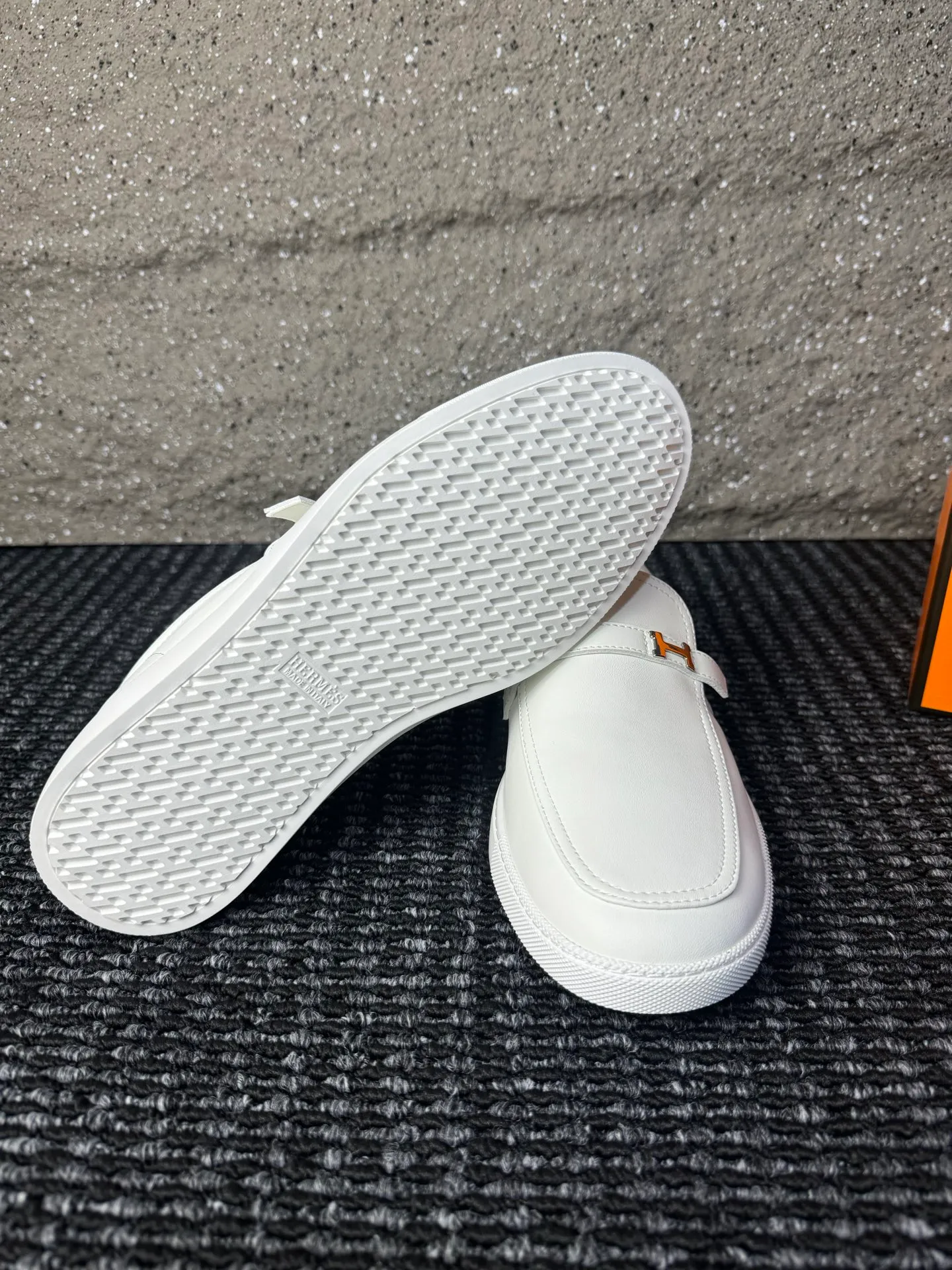 Men's men's shoes 💰440 [New style] 🪷🪷[HERMES] Hermès - High-end quality, the same style as the official website - Upper: 🔝 Nappa calfskin, with iconic H metal - Lining: water-dyed cowhide - Outsole: ultra-light TPU molded outsole - Ultra-high quality control·Fine workmanship: highlighted (high-end·luxury·grade) -Size: 38-44 (45 can be customized)·